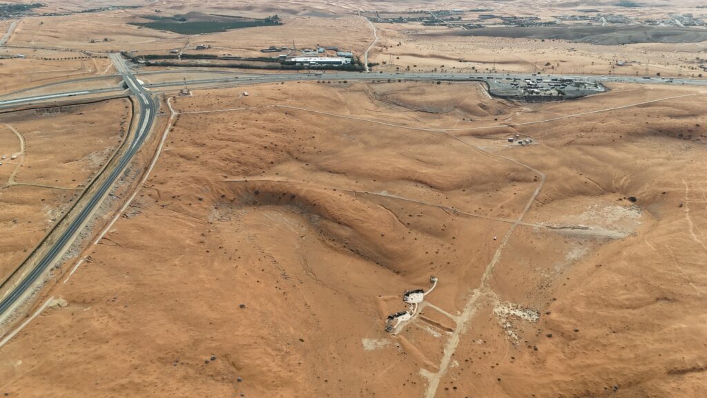 أرض زراعية 53,100م2في المزاحمية 10كم غرب المزاحمية