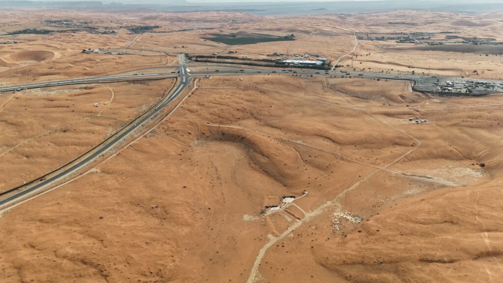 أرض زراعية 53,100م2في المزاحمية 10كم غرب المزاحمية