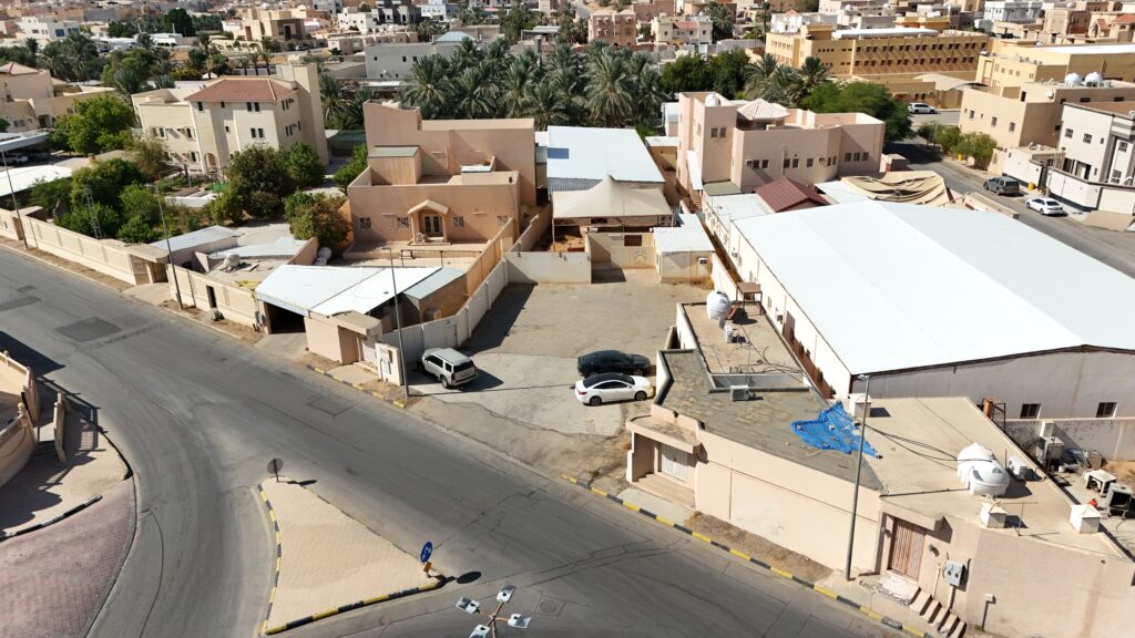 3- أرض زراعية مقام عليها فيلا و مظلة روضة اطفال وملاحق بحي الريان