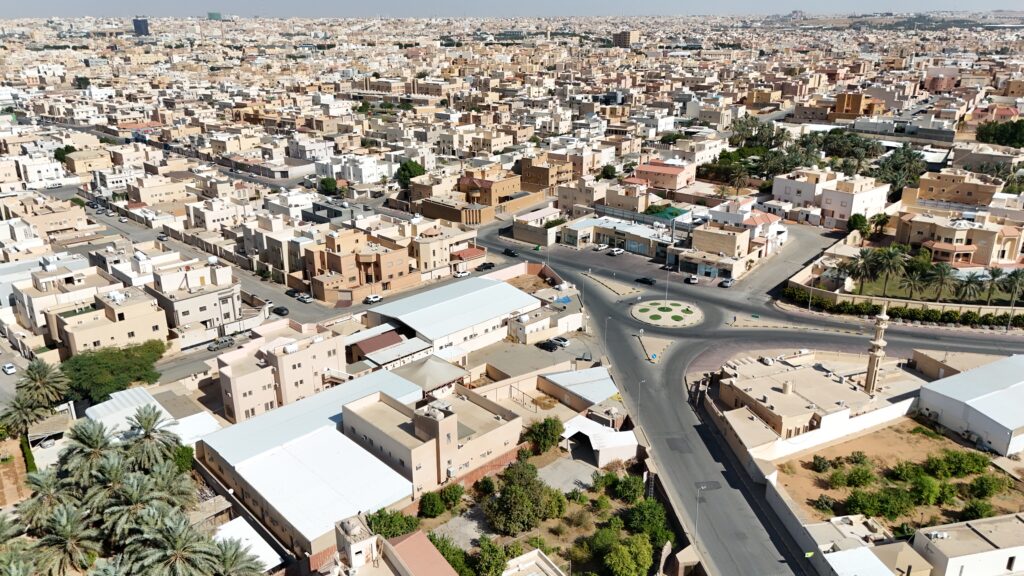 3- أرض زراعية مقام عليها فيلا و مظلة روضة اطفال وملاحق بحي الريان