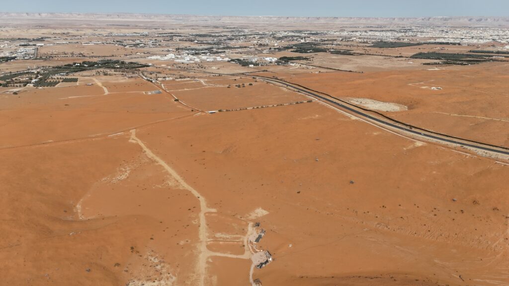 أرض زراعية 55,530م2في المزاحمية 10كم غرب المزاحمية