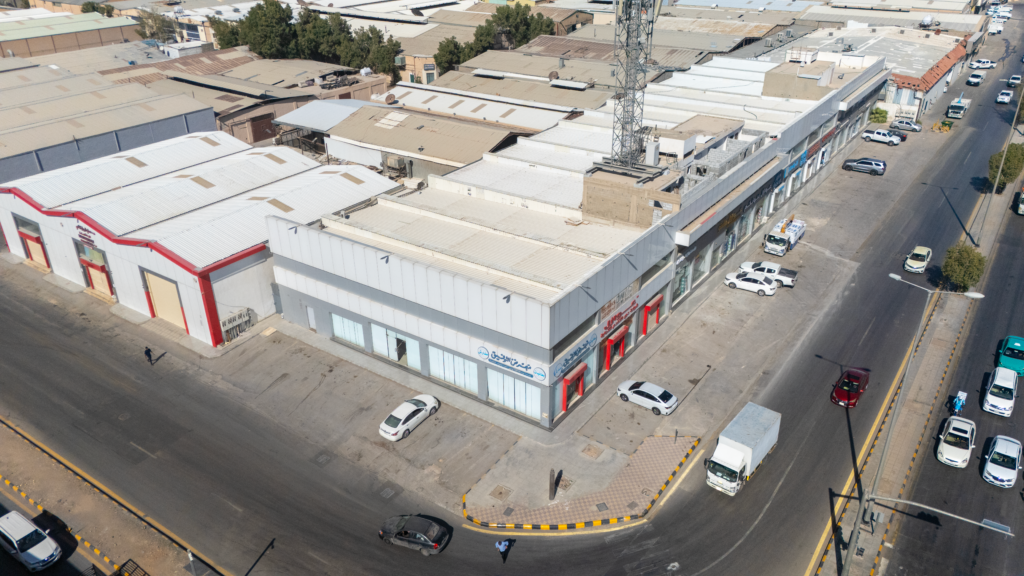 ارض مقام عليها محلات تجارية