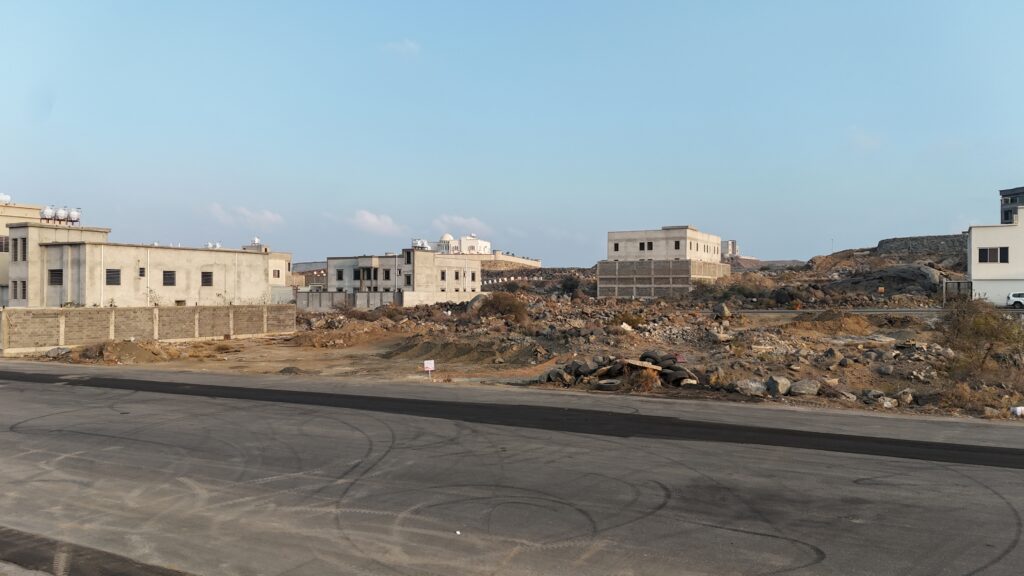 2- ارض سكنية – سلطانة
