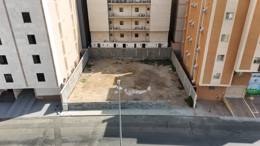 3- أرض – الحمراء