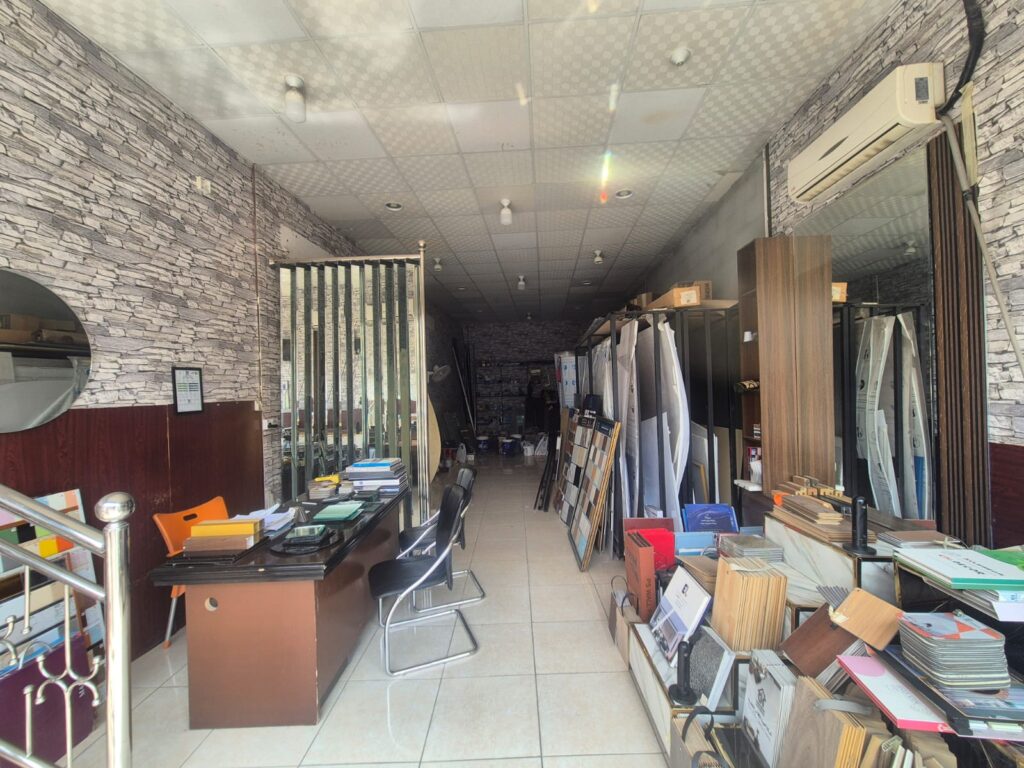 1- أرض مقام عليها محلات تجارية – المنتزه