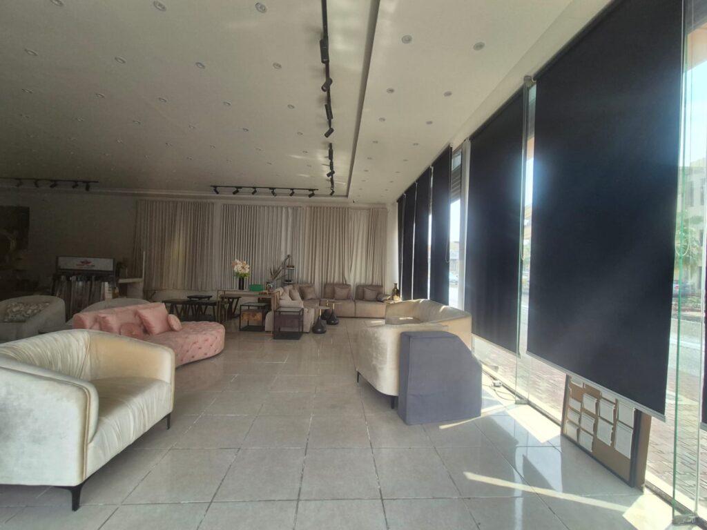 1- أرض مقام عليها محلات تجارية – المنتزه