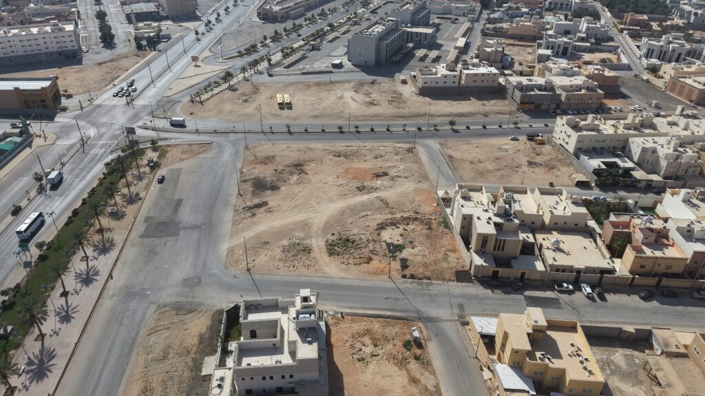 أرض سكنية 971.81م2 بحي العاليه