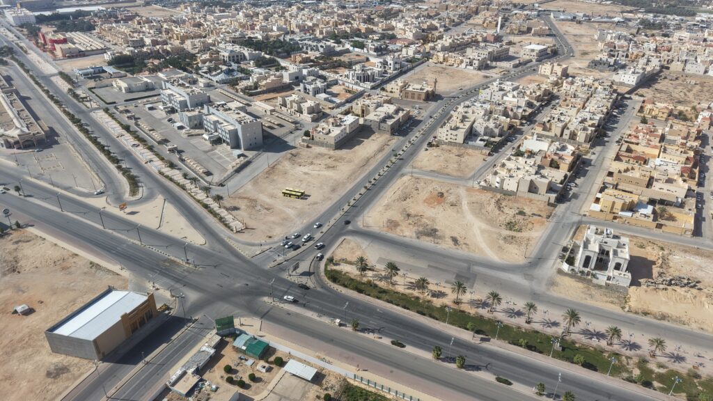 أرض سكنية 985.23م2 بحي العاليه