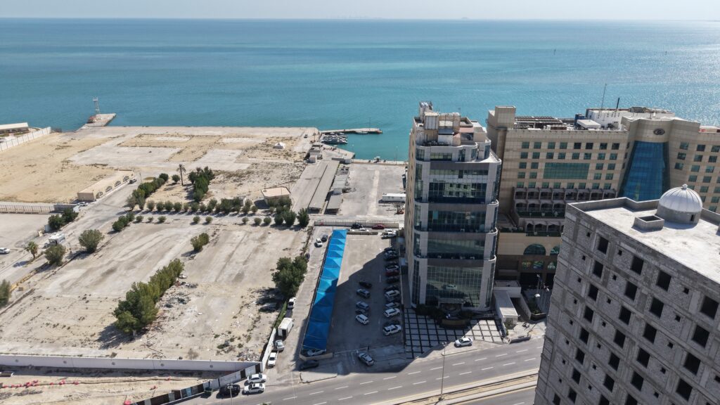 3- بـرج مكتـبي مؤجر علي طريق الكورنيش