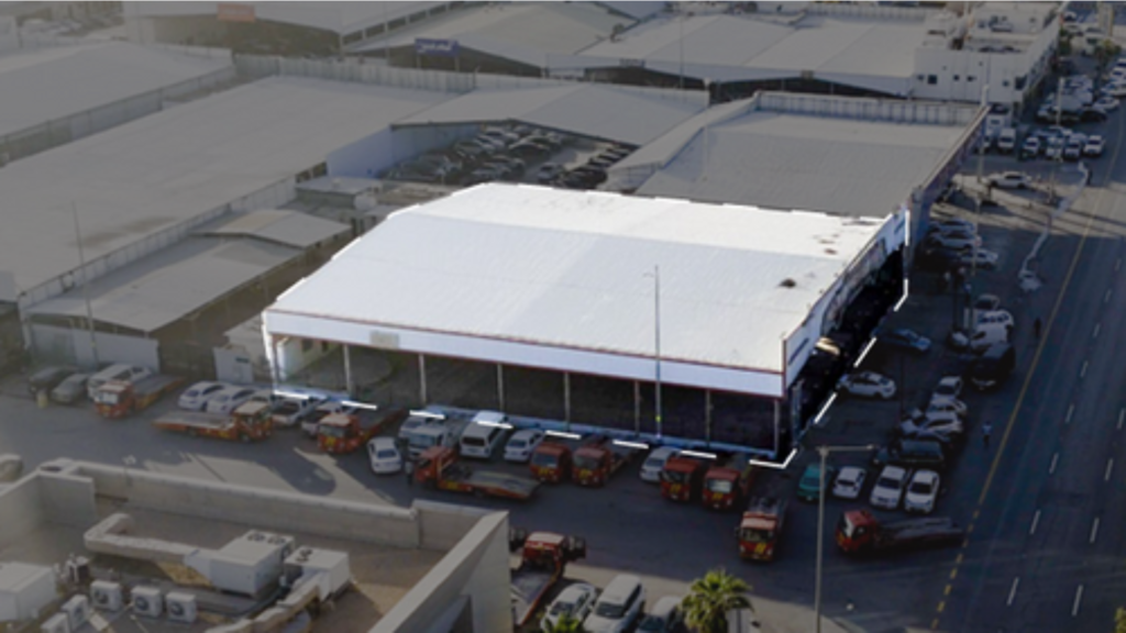 أرض مقام عليها معرض سيارات