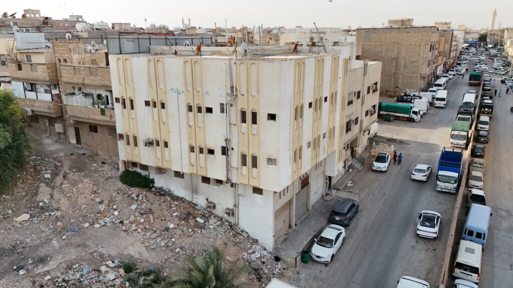 3- عمارة سكنية تجارية – اليمامة