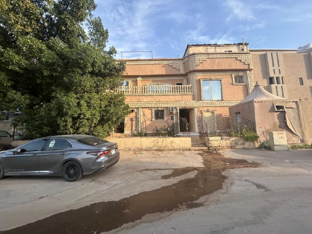 6-فيلا سكنية في العريجاء الغربي بمساحة 400 م² في مدينة الرياض