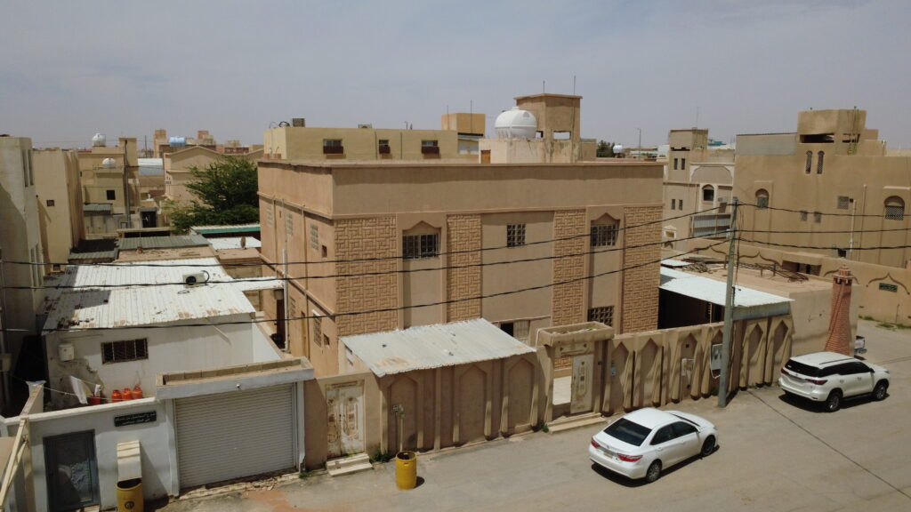 1-فيلا سكنية دورين وملاحق أرضية بمساحة 480 م² في مدينة المجمعة