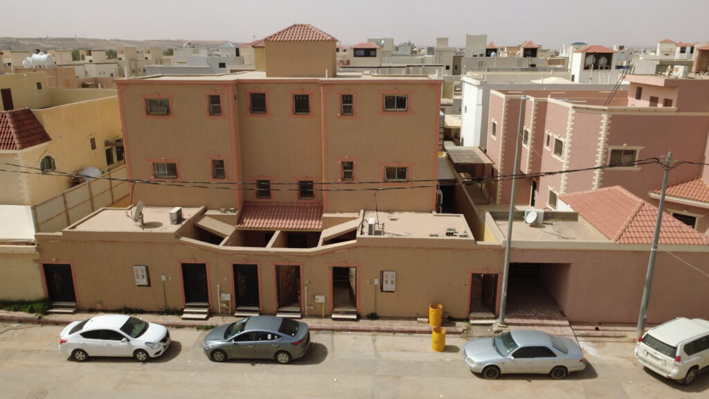 3- فيلا دورين كل دور بمدخل منفصل بمساحة 275 م² في مدينة الزلفي