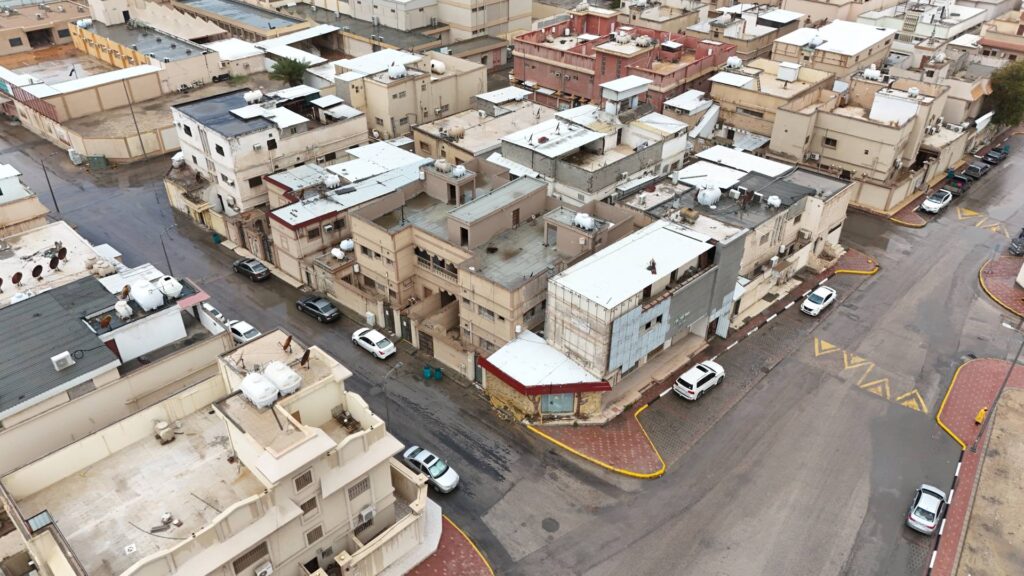 13- عمارتان سكنية تجارية