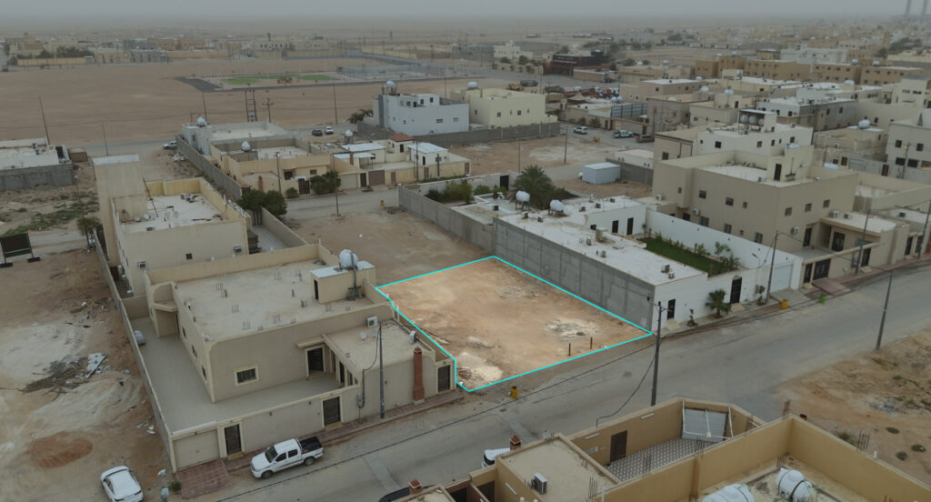 7-أرض سكنية 690م2 في ملهم
