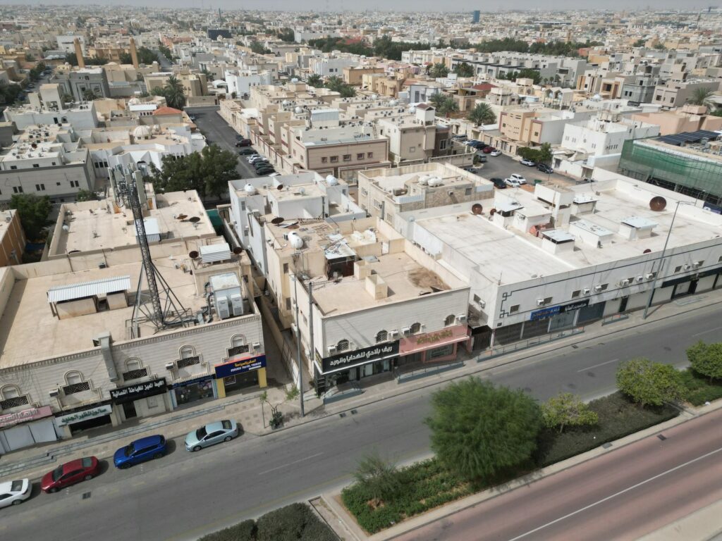 4-عمارة تجارية سكنية بحي الريان بمساحة 596 م² في مدينة الرياض