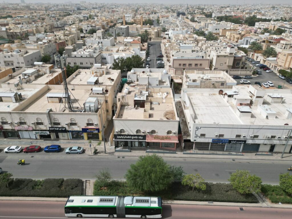 4-عمارة تجارية سكنية بحي الريان بمساحة 596 م² في مدينة الرياض