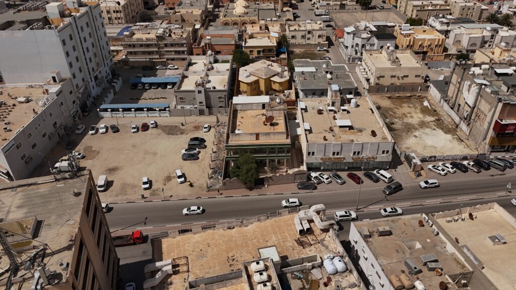 4-فيلا سكنية تقع على شارع تجاري بمساحة 698.92 م² في مدينة الأحساء