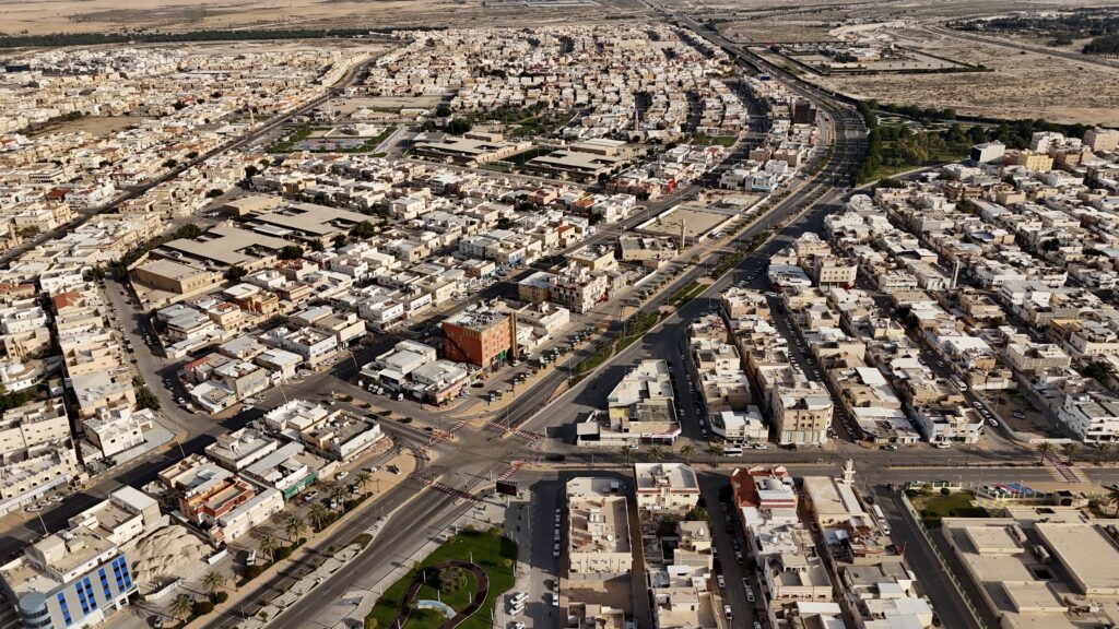 5-عمارة تجارية مميزة بمساحة 648 م² في مدينة بقيق