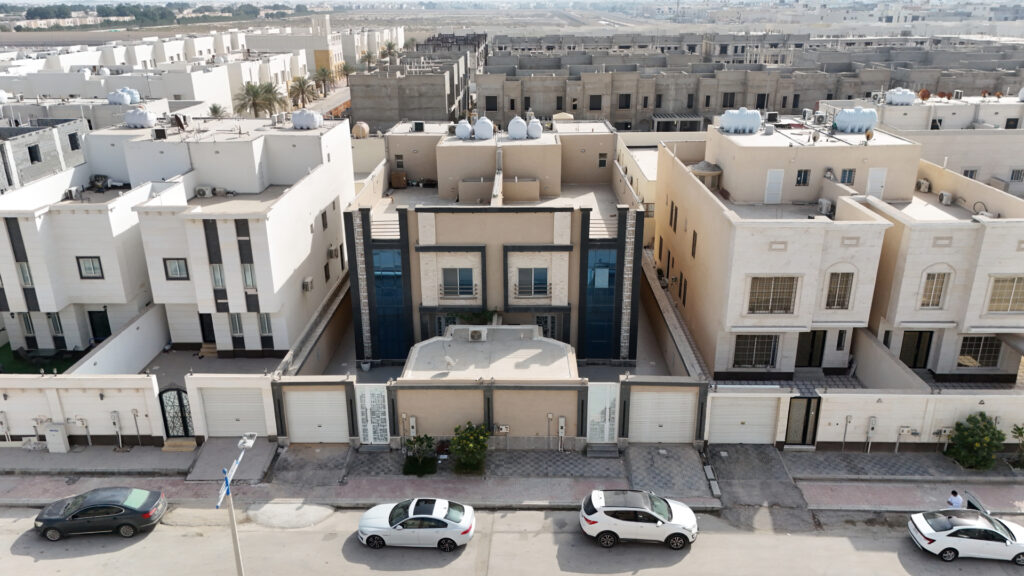 6-فيلا بحي العزيزية