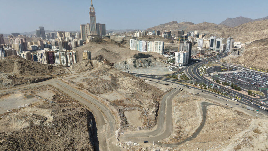 3-أرض سكنية تجارية بحي روابي كدي