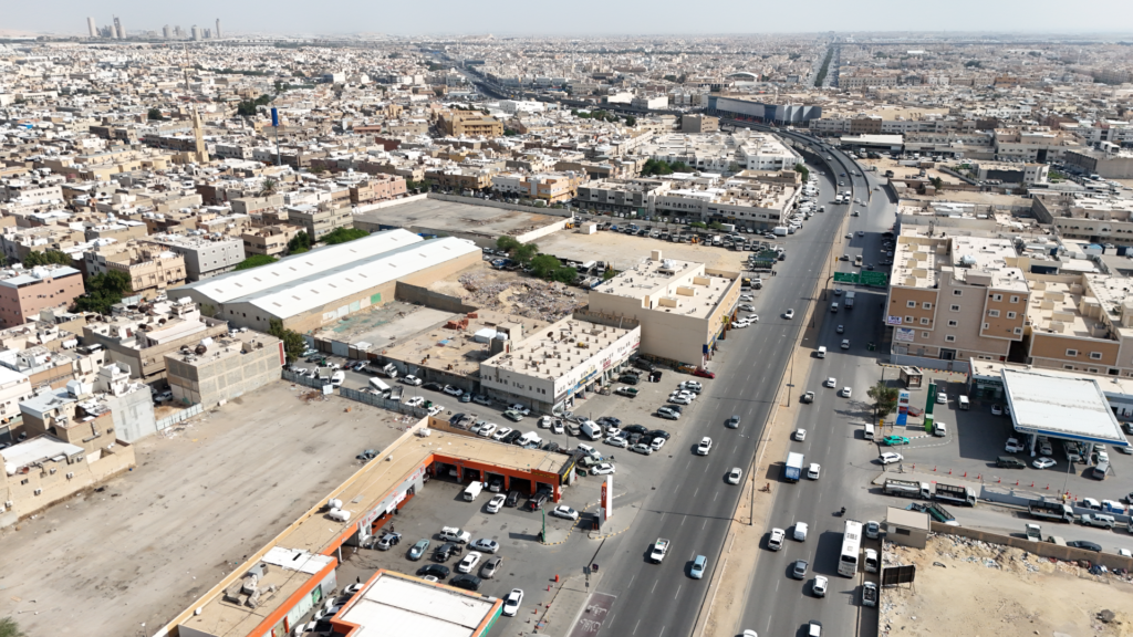 2-عمارتين سكنية تجارية وملحق ارضي في حي الخالدية بمدينة الرياض