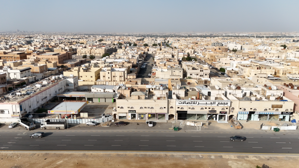 4-عمارة سكنية تجارية في حي الشفاء بمدينة الرياض
