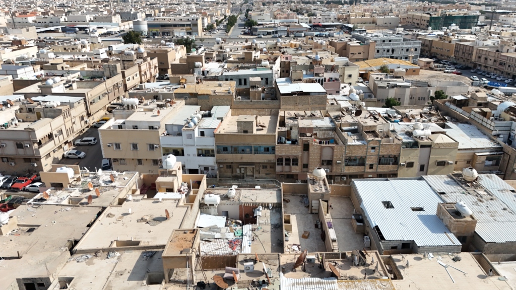 6- عمارة سكنية في حي غبيرا بمدينة الرياض