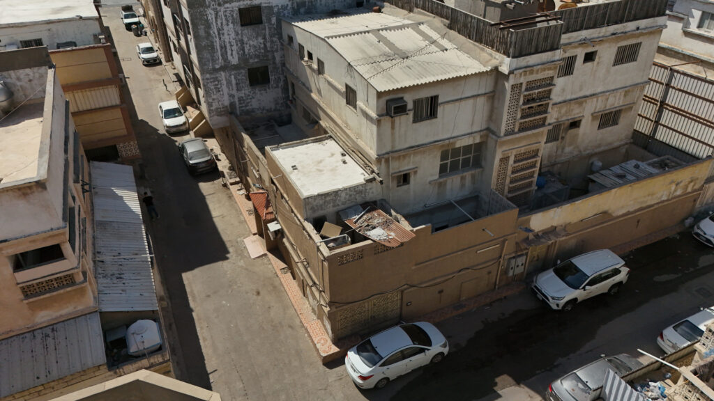 9-عمارة سكنية بحي ( العدامة – الدمام ) بمساحة 325,22 م