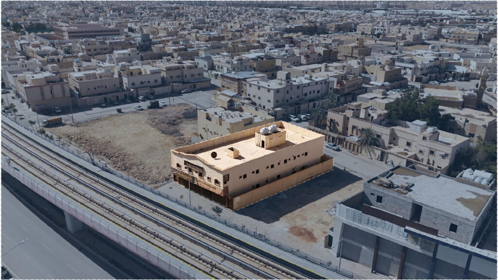 3-عمارة تجارية / سكنية في حي العريجاء الغربي