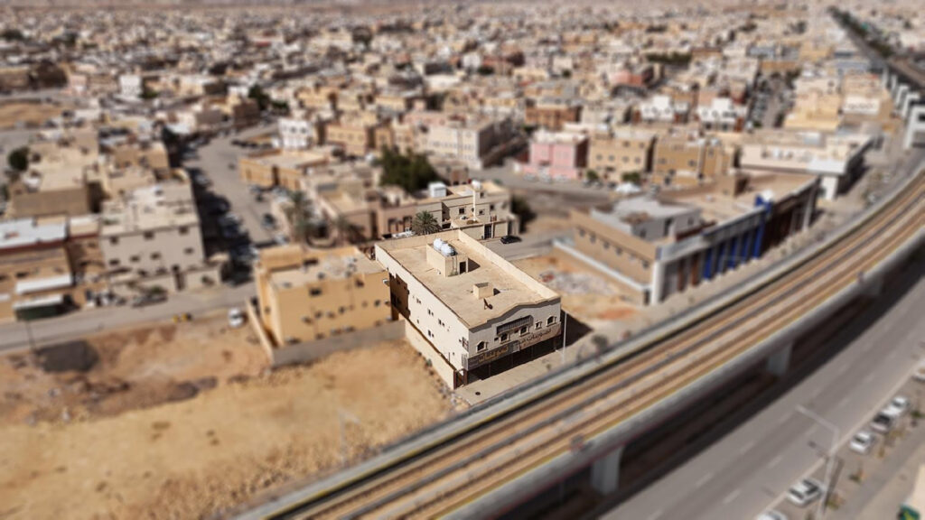 3-عمارة تجارية / سكنية في حي العريجاء الغربي