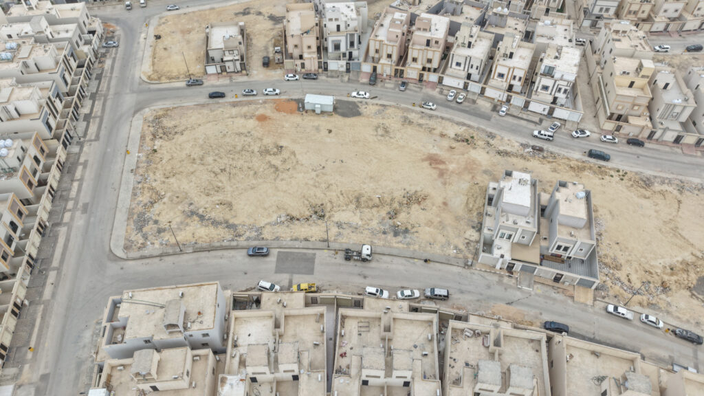 13-أرض سكنية رقم 663/ 1 حي طيبة
