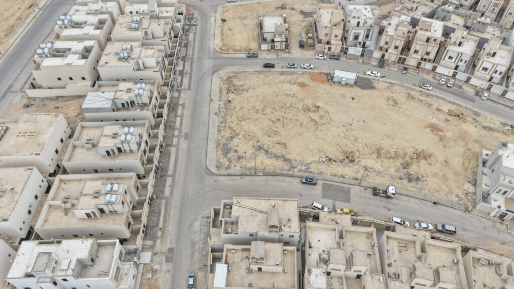 16-أرض سكنية رقم 668/ 2 حي طيبة