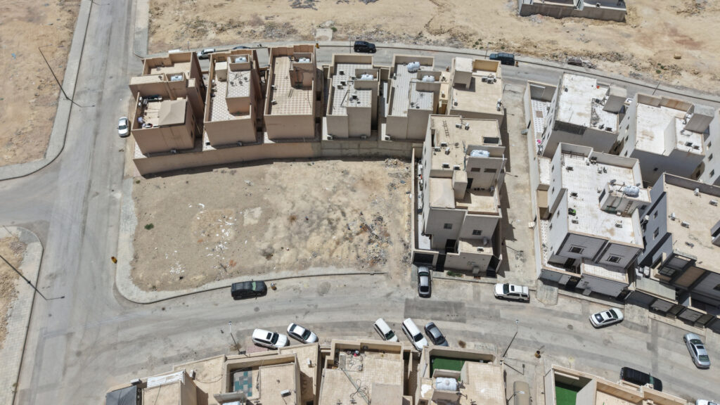 24-أرض سكنية رقم 690/ 1 حي طيبة