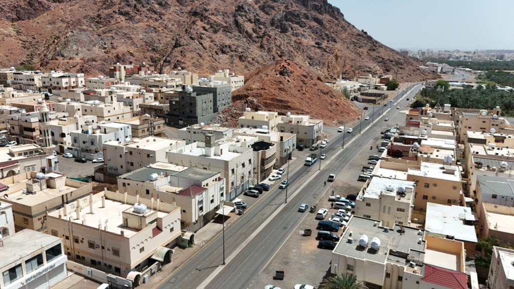 9-عمارة سكنية تجارية بمساحة 474.85 م² في المدينة المنورة