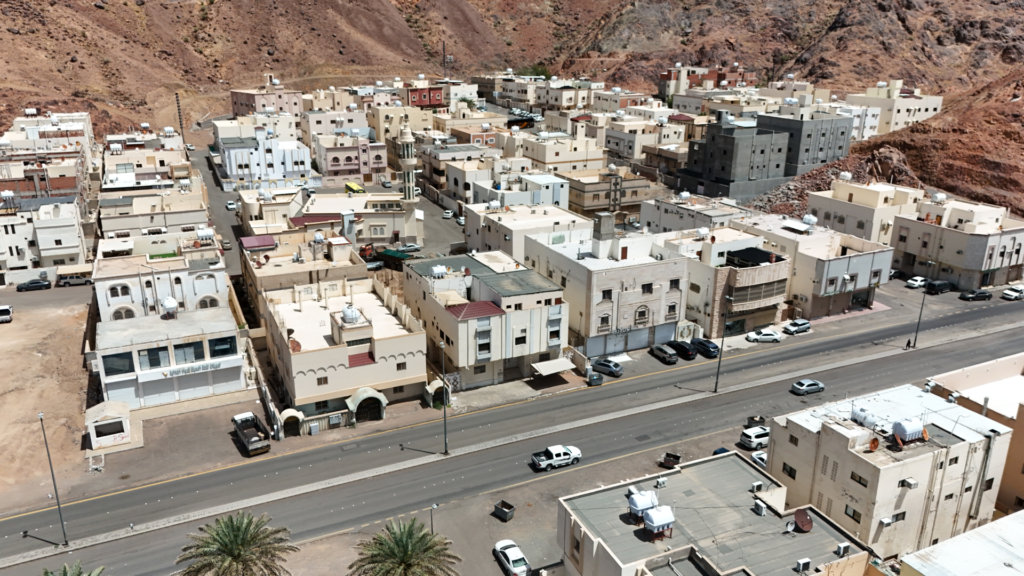9-عمارة سكنية تجارية بمساحة 474.85 م² في المدينة المنورة