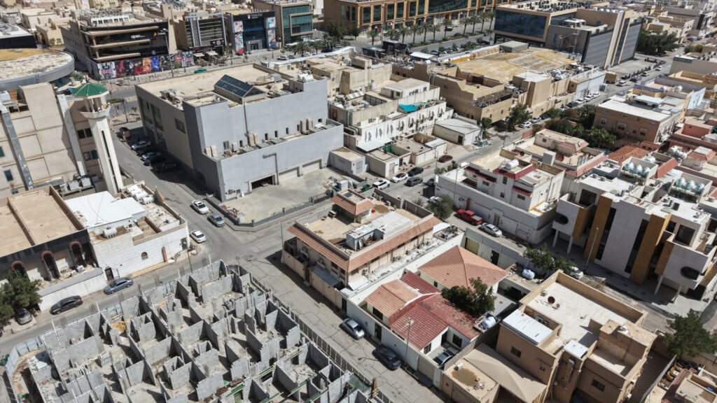 4-أرض سكنية بحي العليا