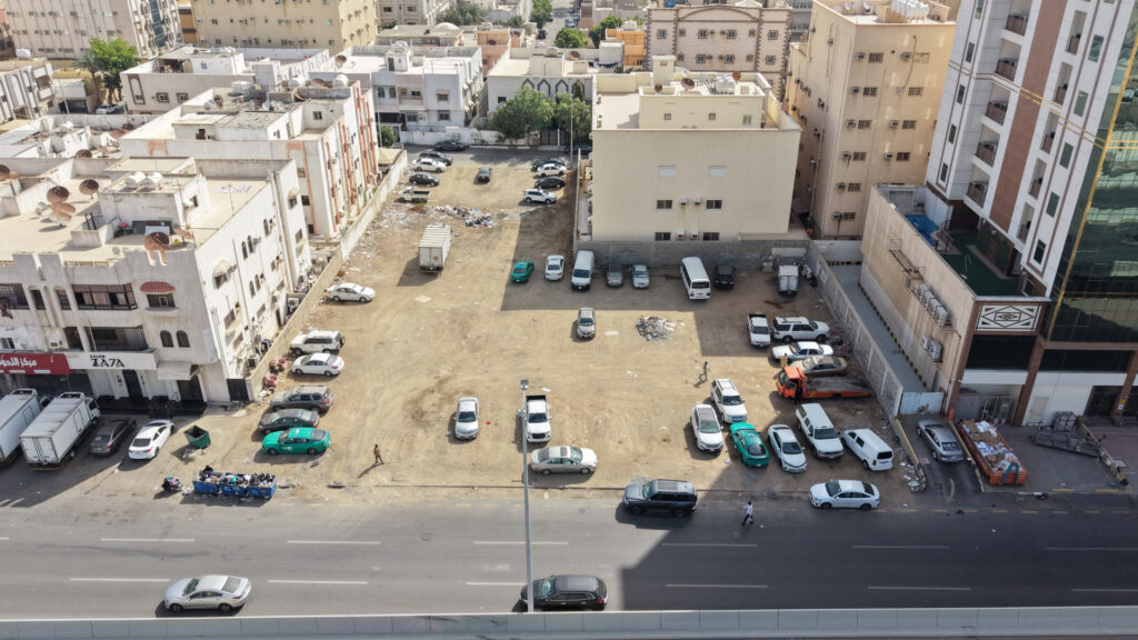 3-أرض سكنية تجارية بحي النزهة
