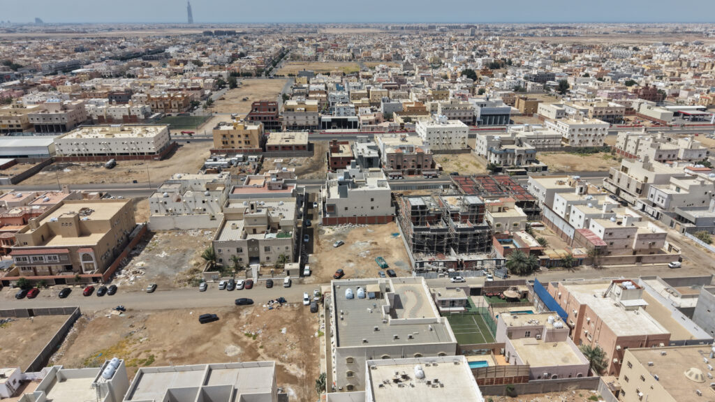 4-أرض سكنية تجارية بحي قباء