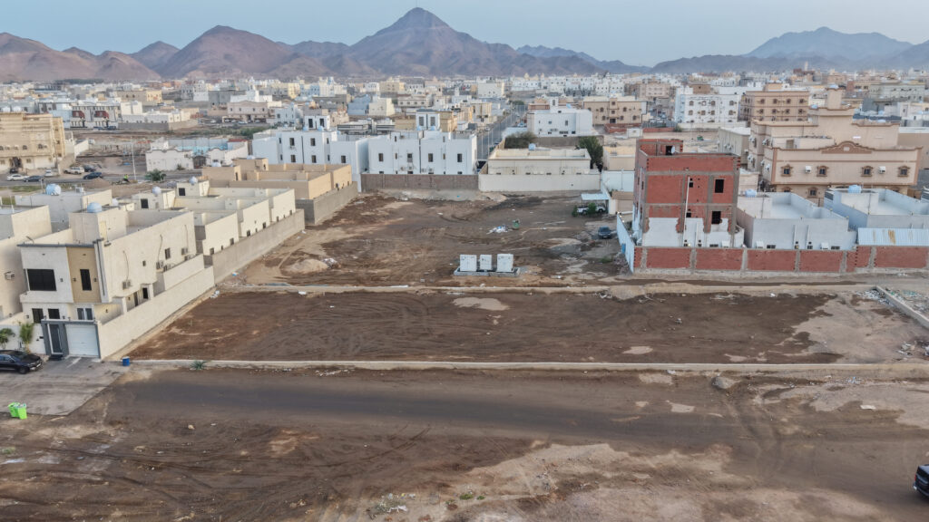7-أرض فضاء سكنية بحي بحرة