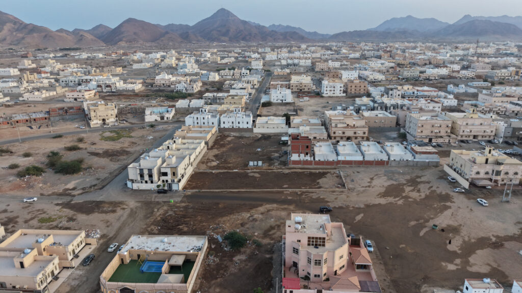 7-أرض فضاء سكنية بحي بحرة