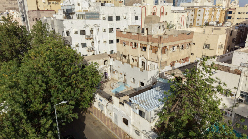 1-عمارة سكنية بحي العزيزية