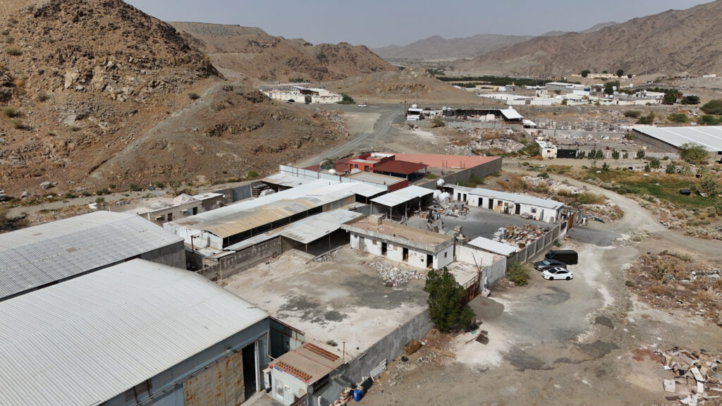 5-أرض مسورة صناعية