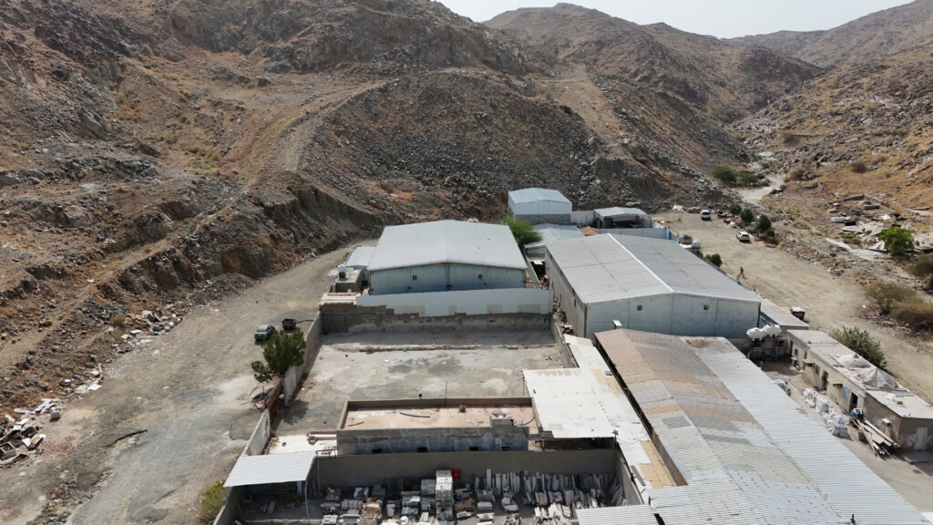 5-أرض مسورة صناعية