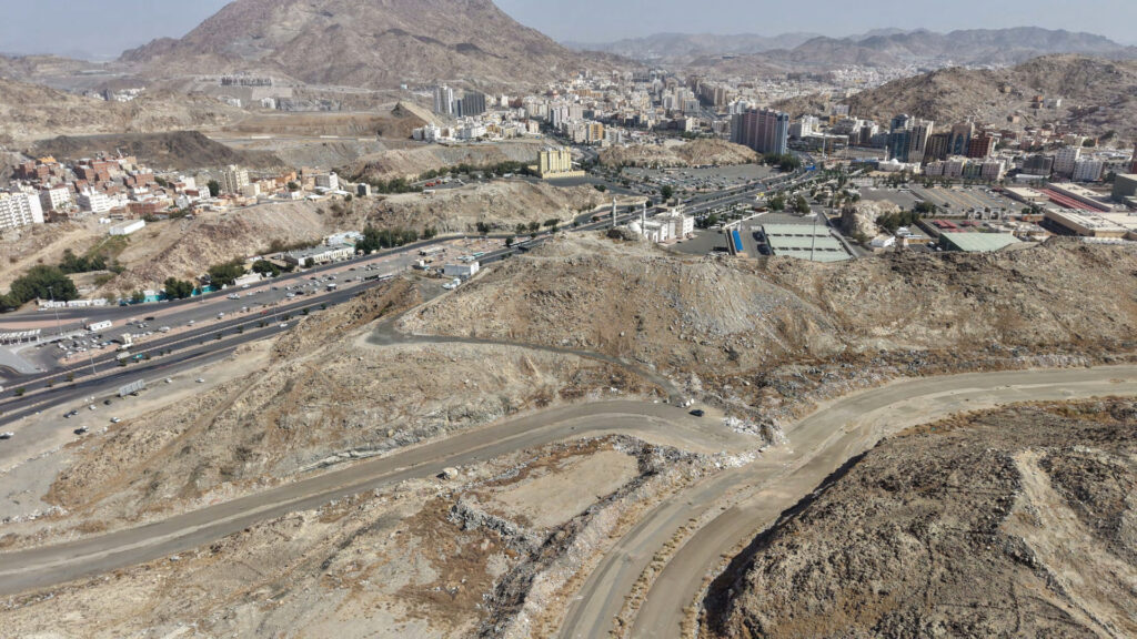 3-أرض سكنية تجارية بحي روابي كدي