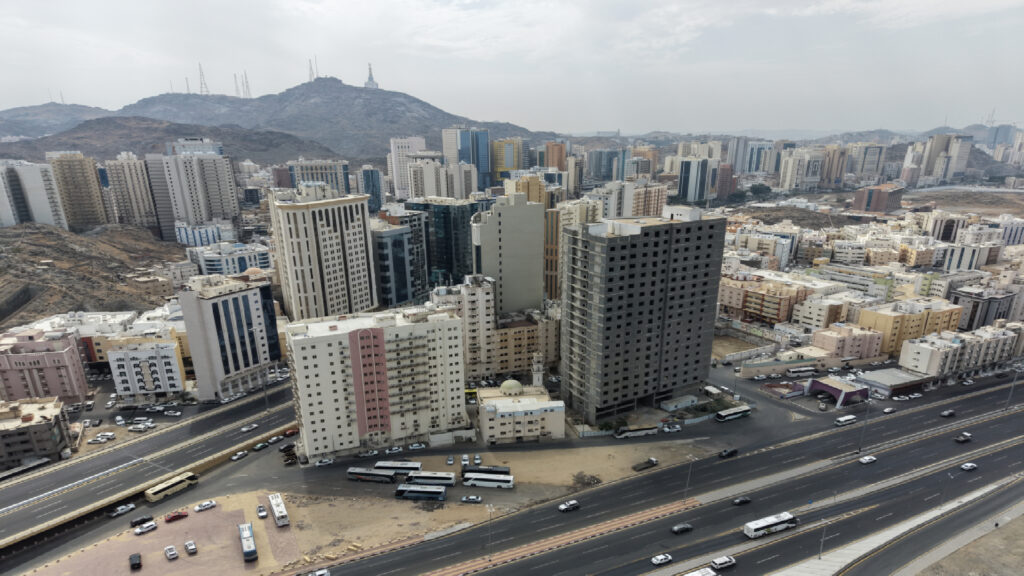 1-فندق عظم