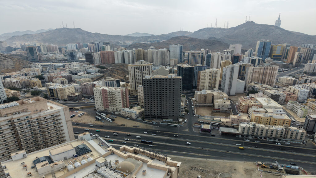 1-فندق عظم