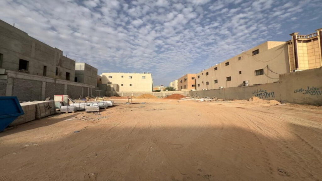 2- ارض سكنية قائم منها 3 واجهات بحي المعيزيلة بمدينة الرياض صك رقم /9468266904000000