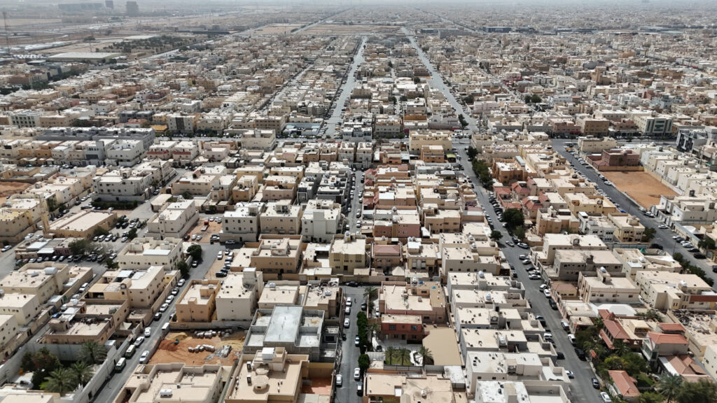 5- فيلا سكنية بحي النهضة على واجهتين متظاهرات بمدينة الرياض صك رقم / 1180700514400000